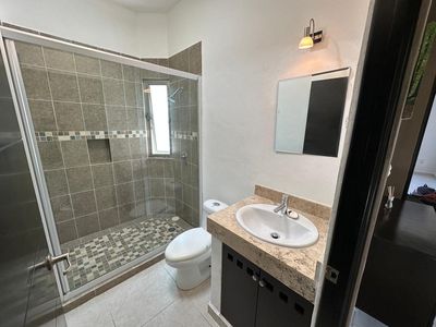 Amplio Departamento en Venta en Cancún Centro 2 Recámaras con 2 Estacionamientos Techados y Alberca, imagen 28