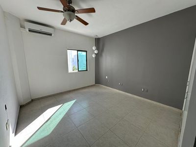 Amplio Departamento en Venta en Cancún Centro 2 Recámaras con 2 Estacionamientos Techados y Alberca, imagen 22