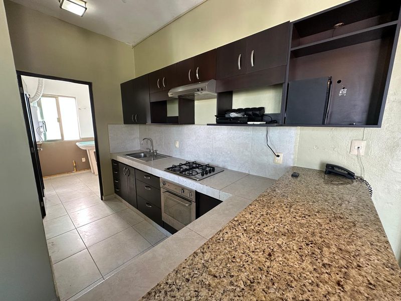 Amplio Departamento en Venta en Cancún Centro 2 Recámaras con 2 Estacionamientos Techados y Alberca