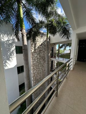 Amplio Departamento en Venta en Cancún Centro 2 Recámaras con 2 Estacionamientos Techados y Alberca, imagen 5