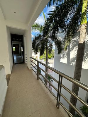Amplio Departamento en Venta en Cancún Centro 2 Recámaras con 2 Estacionamientos Techados y Alberca, imagen 9