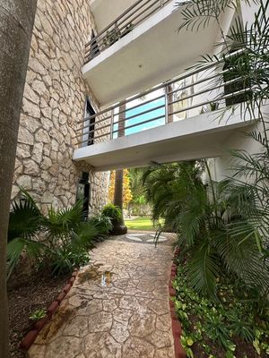 Amplio Departamento en Venta en Cancún Centro 2 Recámaras con 2 Estacionamientos Techados y Alberca, imagen 4