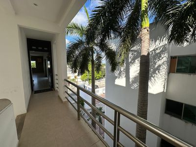 Amplio Departamento en Venta en Cancún Centro 2 Recámaras con 2 Estacionamientos Techados y Alberca, imagen 8