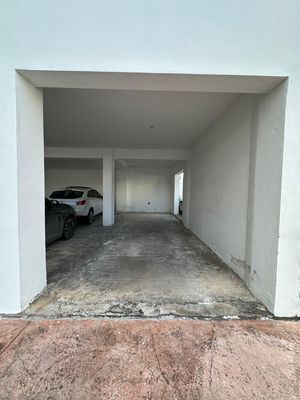 Amplio Departamento en Venta en Cancún Centro 2 Recámaras con 2 Estacionamientos Techados y Alberca, imagen 3
