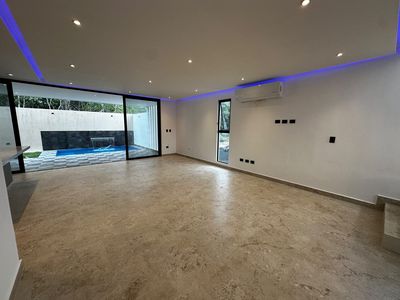Casa en Venta en Residencial Río | 4 Recámaras, Recámara en Planta Baja, Alberca y Lote en Esquina, imagen 2
