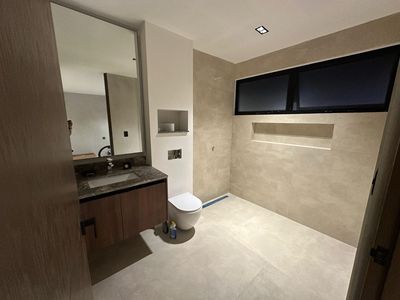 Casa en Venta en Cancún en Esquina con Alberca y Estacionamiento para 8 Autos, imagen 6