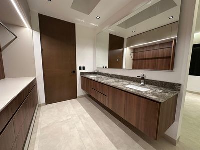 Casa en Venta en Cancún en Esquina con Alberca y Estacionamiento para 8 Autos, imagen 22